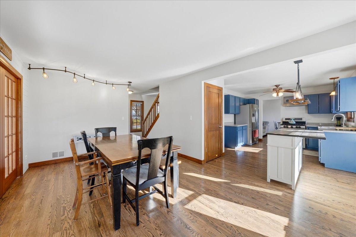 41 Whispering Drive, Streamwood, IL 60107