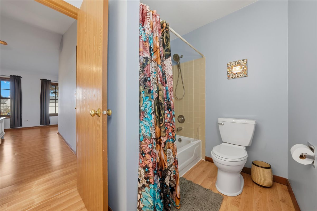 41 Whispering Drive, Streamwood, IL 60107