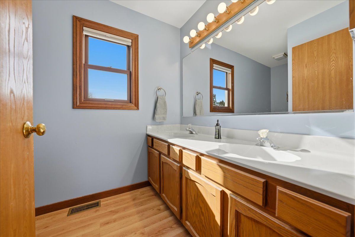 41 Whispering Drive, Streamwood, IL 60107