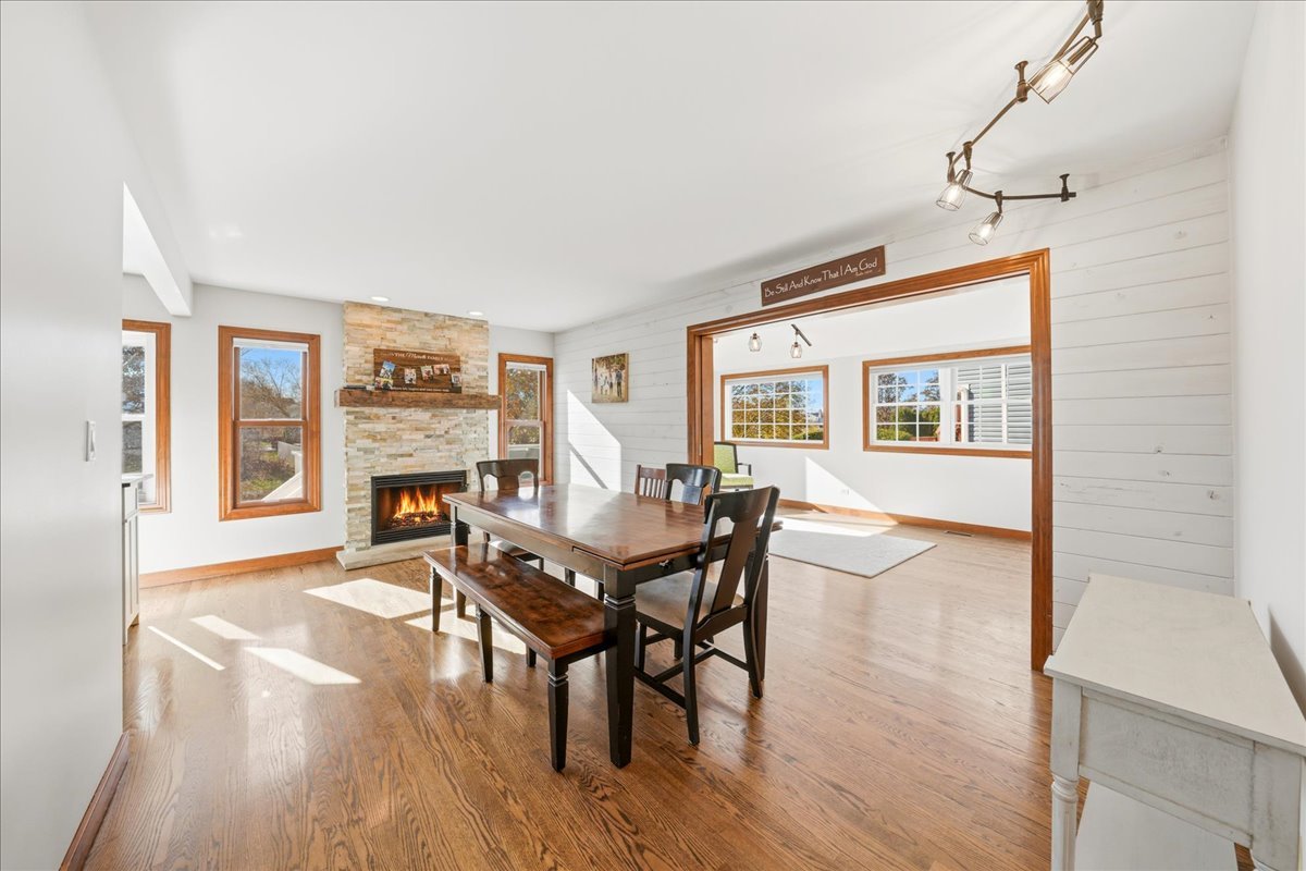 41 Whispering Drive, Streamwood, IL 60107