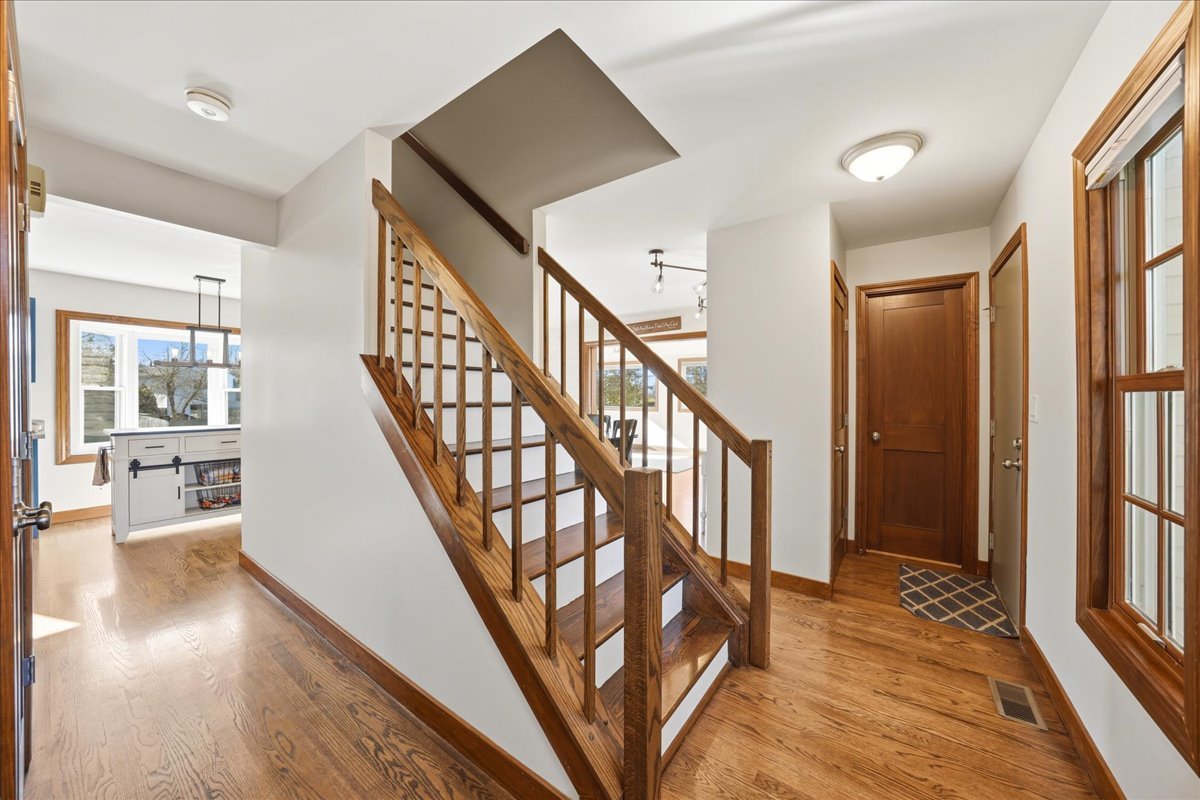 41 Whispering Drive, Streamwood, IL 60107