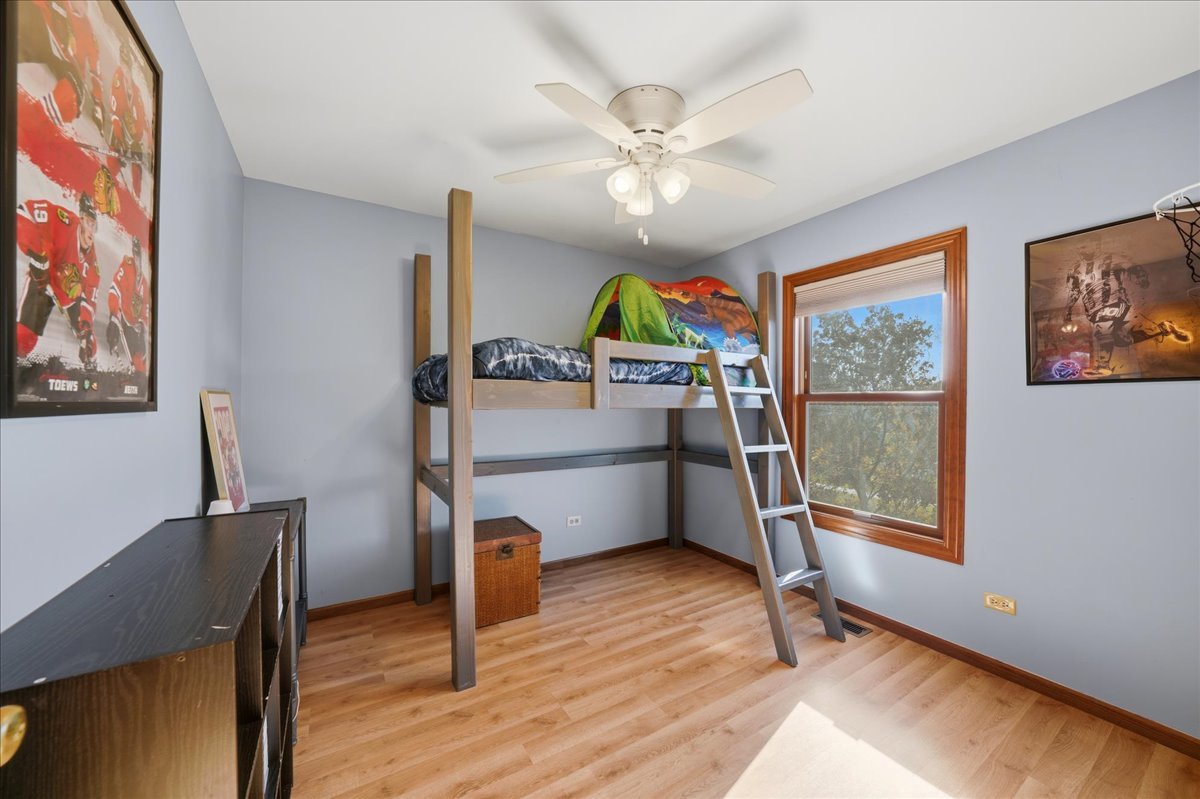 41 Whispering Drive, Streamwood, IL 60107