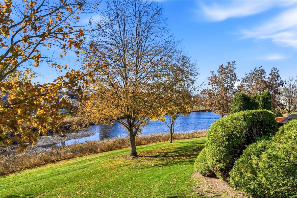 41 Whispering Drive, Streamwood, IL 60107