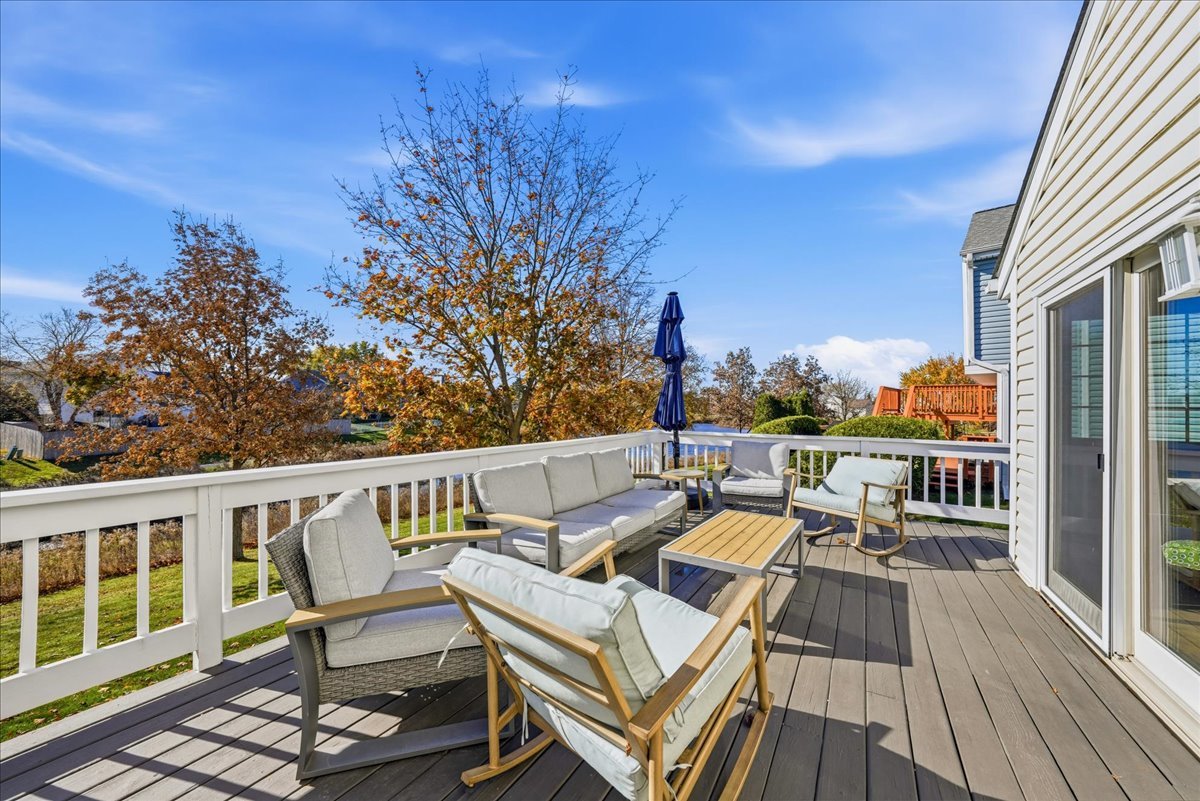 41 Whispering Drive, Streamwood, IL 60107