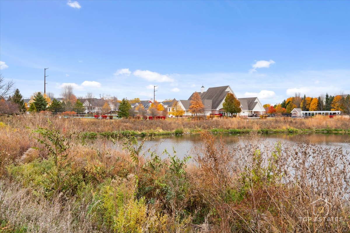 1039 Riviera Drive #1039, Elgin, IL 60124