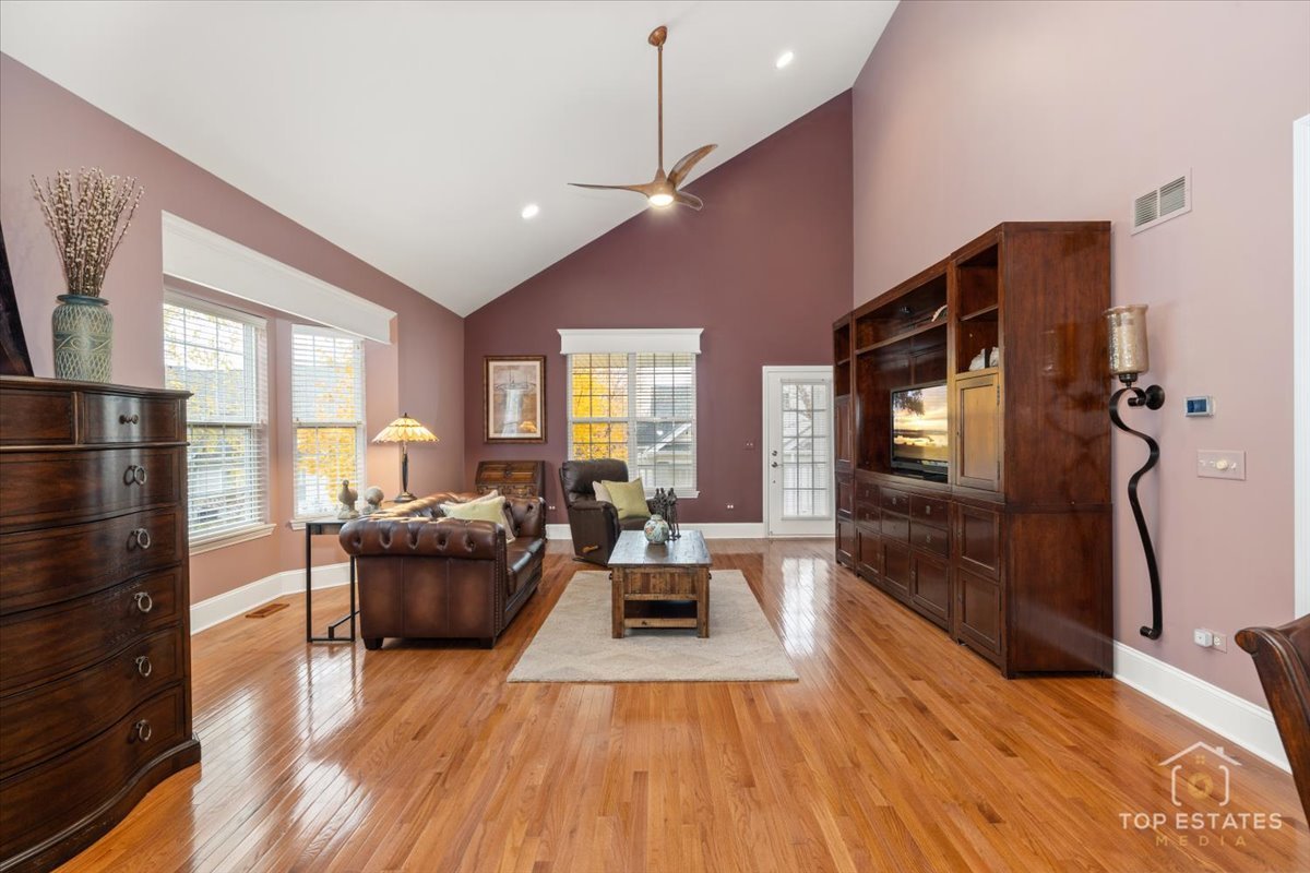 1039 Riviera Drive #1039, Elgin, IL 60124