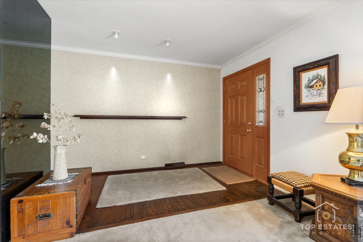 1802 N Aspen Drive, Mount Prospect, IL 60056