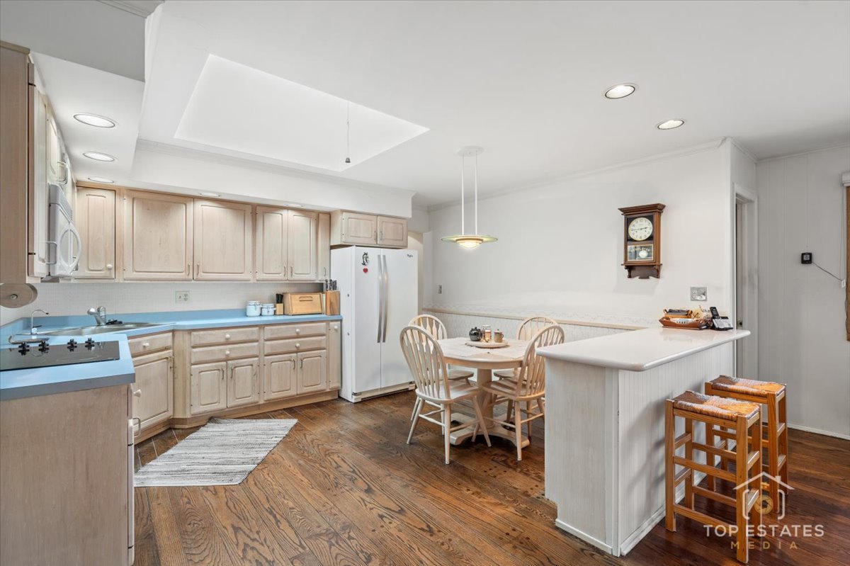 1802 N Aspen Drive, Mount Prospect, IL 60056