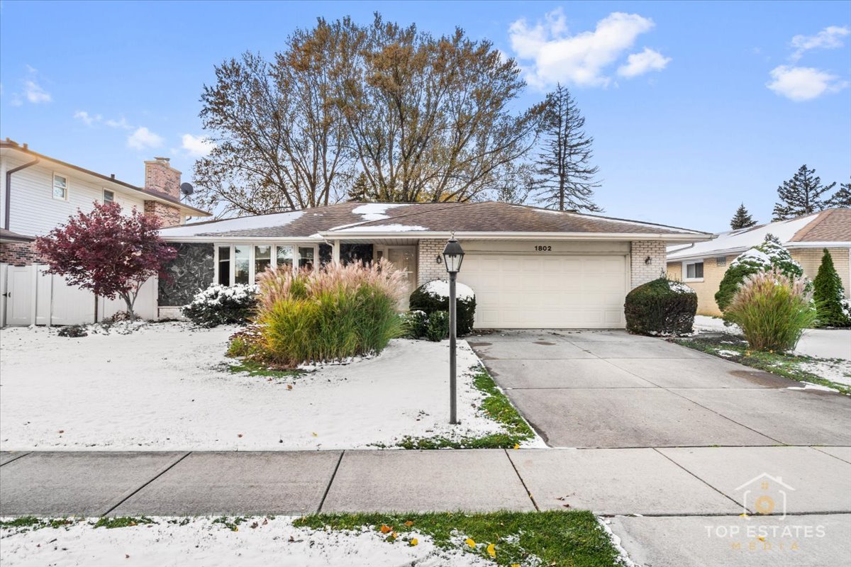 1802 N Aspen Drive, Mount Prospect, IL 60056