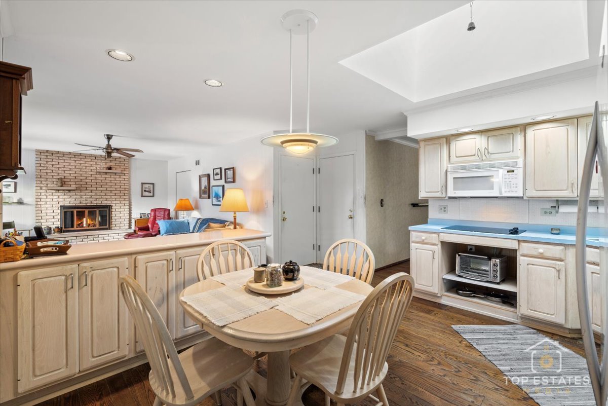 1802 N Aspen Drive, Mount Prospect, IL 60056