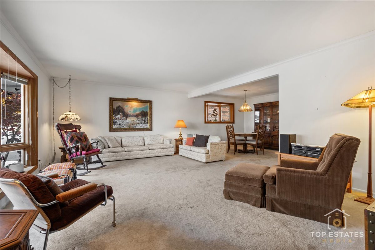 1802 N Aspen Drive, Mount Prospect, IL 60056