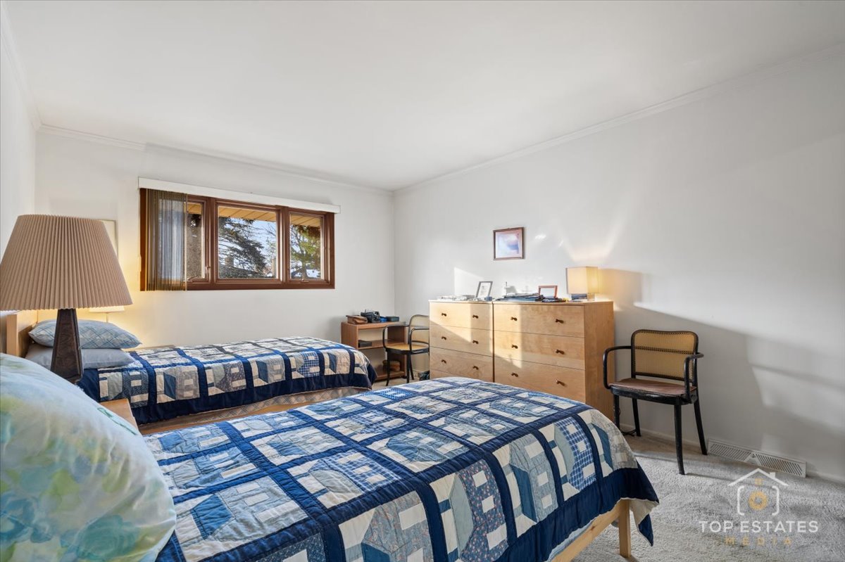 1802 N Aspen Drive, Mount Prospect, IL 60056