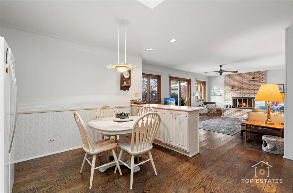 1802 N Aspen Drive, Mount Prospect, IL 60056