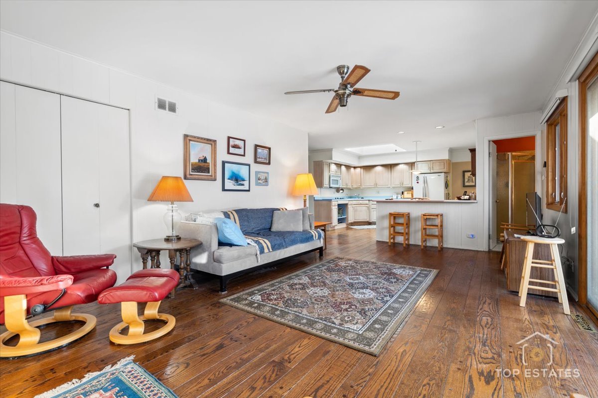 1802 N Aspen Drive, Mount Prospect, IL 60056