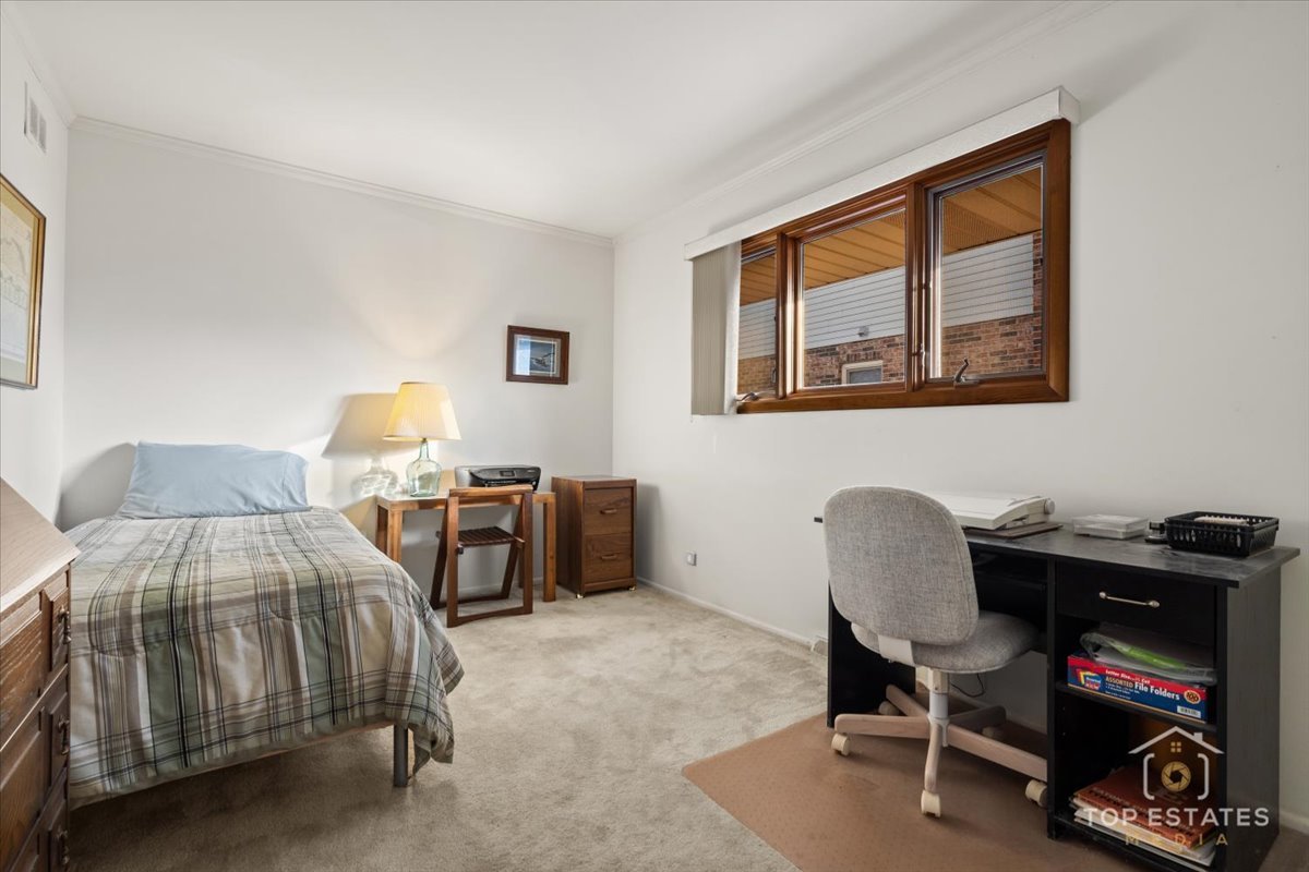 1802 N Aspen Drive, Mount Prospect, IL 60056