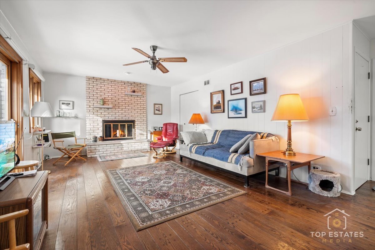 1802 N Aspen Drive, Mount Prospect, IL 60056