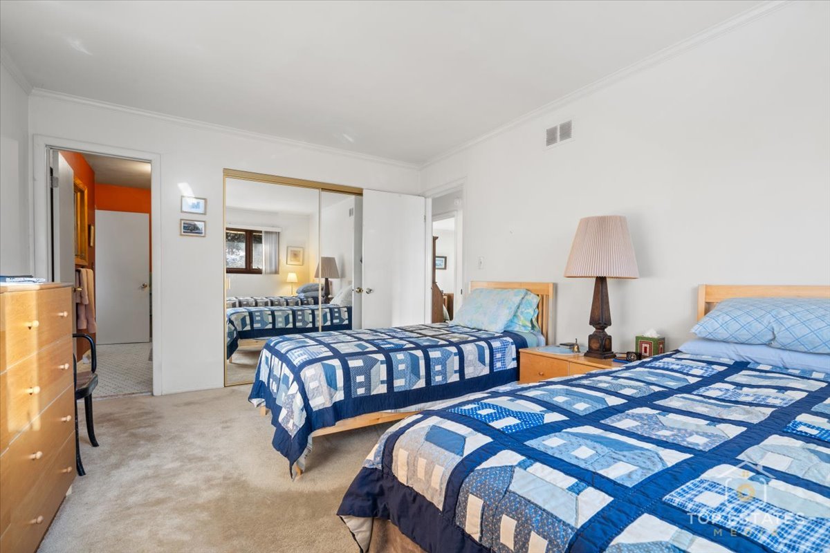 1802 N Aspen Drive, Mount Prospect, IL 60056