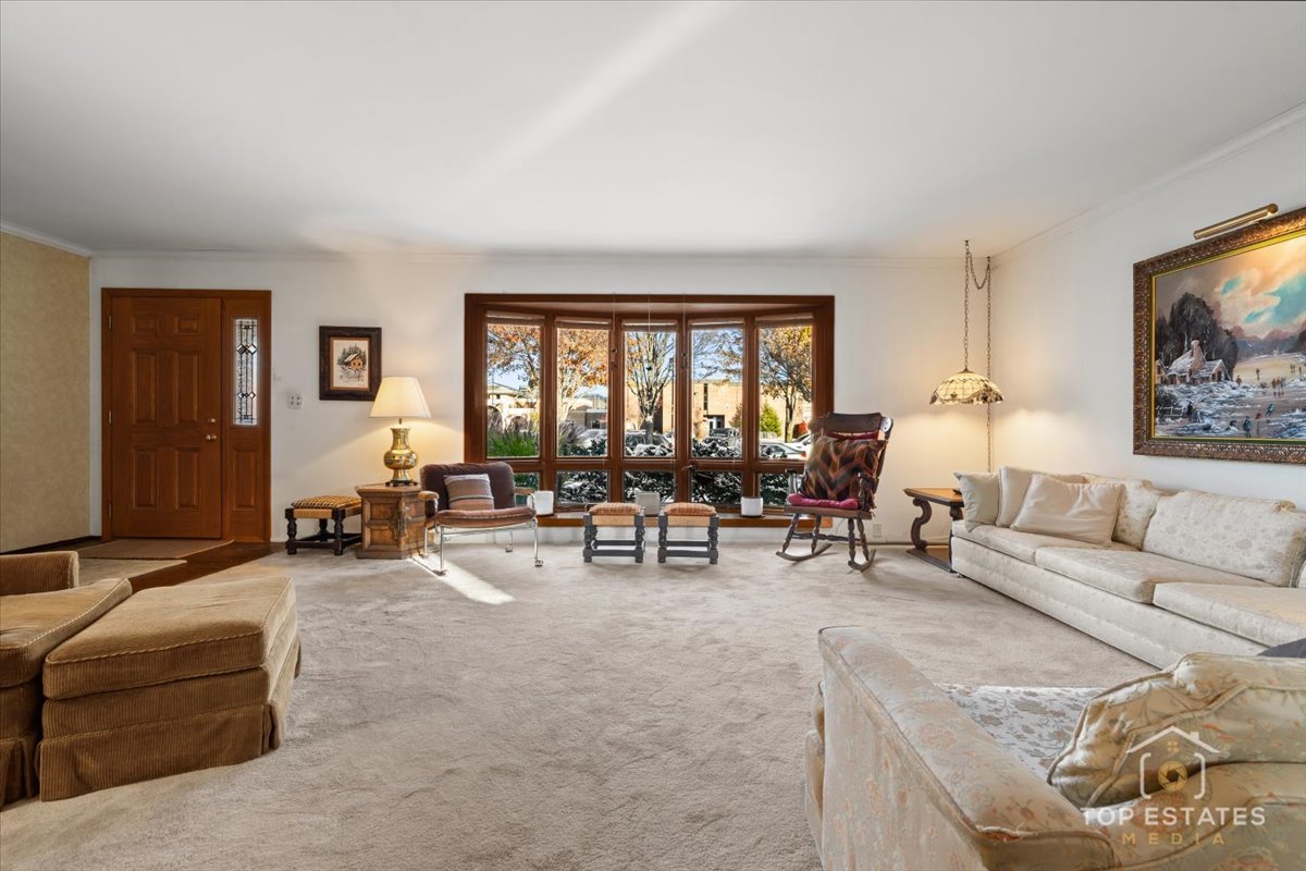 1802 N Aspen Drive, Mount Prospect, IL 60056