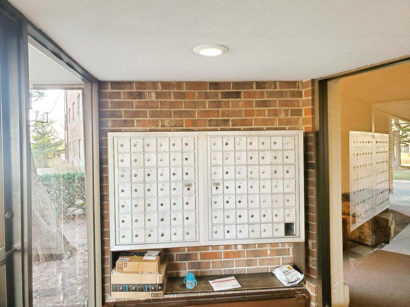 1500 ROBIN Circle #108, Hoffman Estates, IL 60169