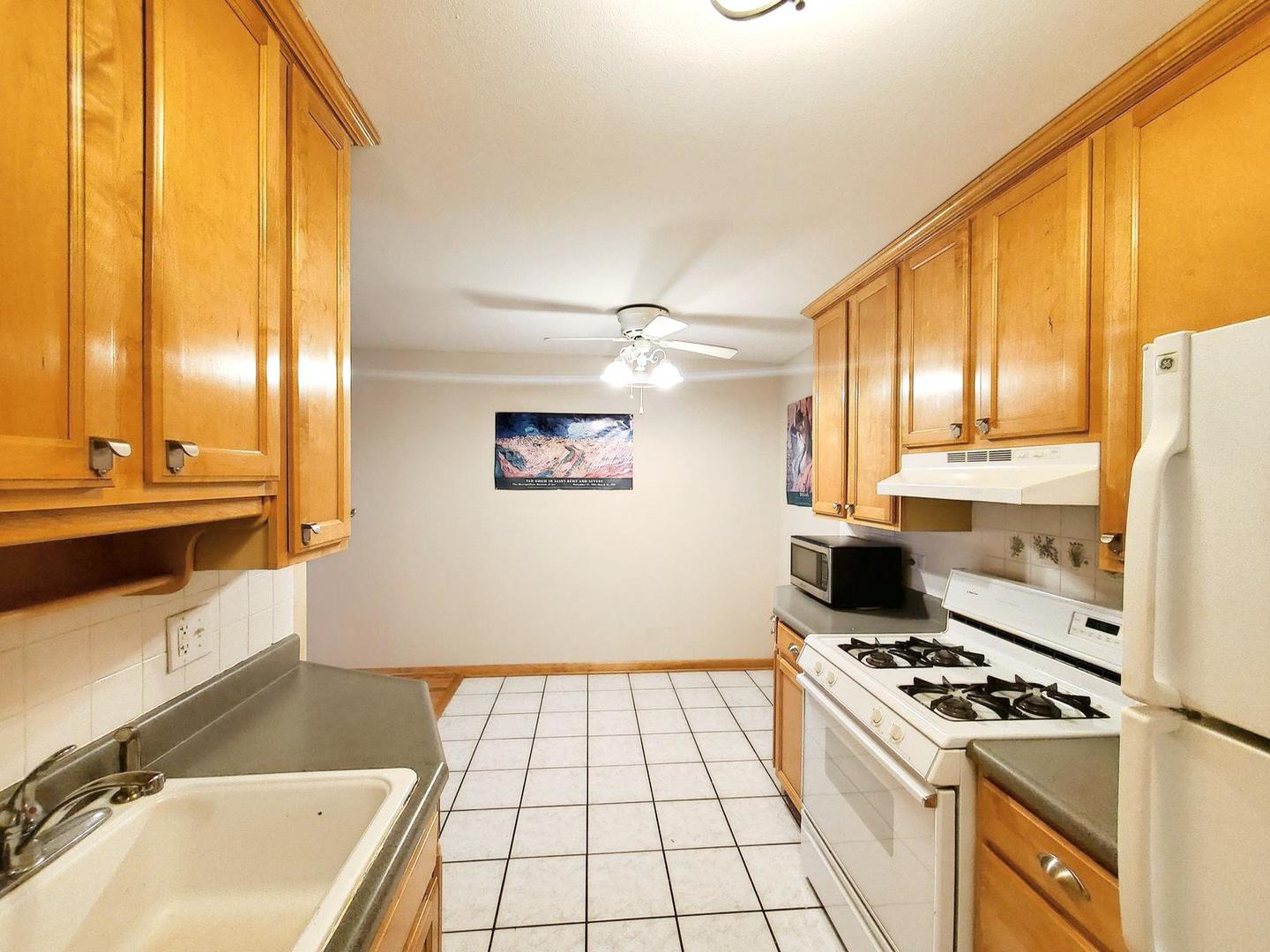 1500 ROBIN Circle #108, Hoffman Estates, IL 60169