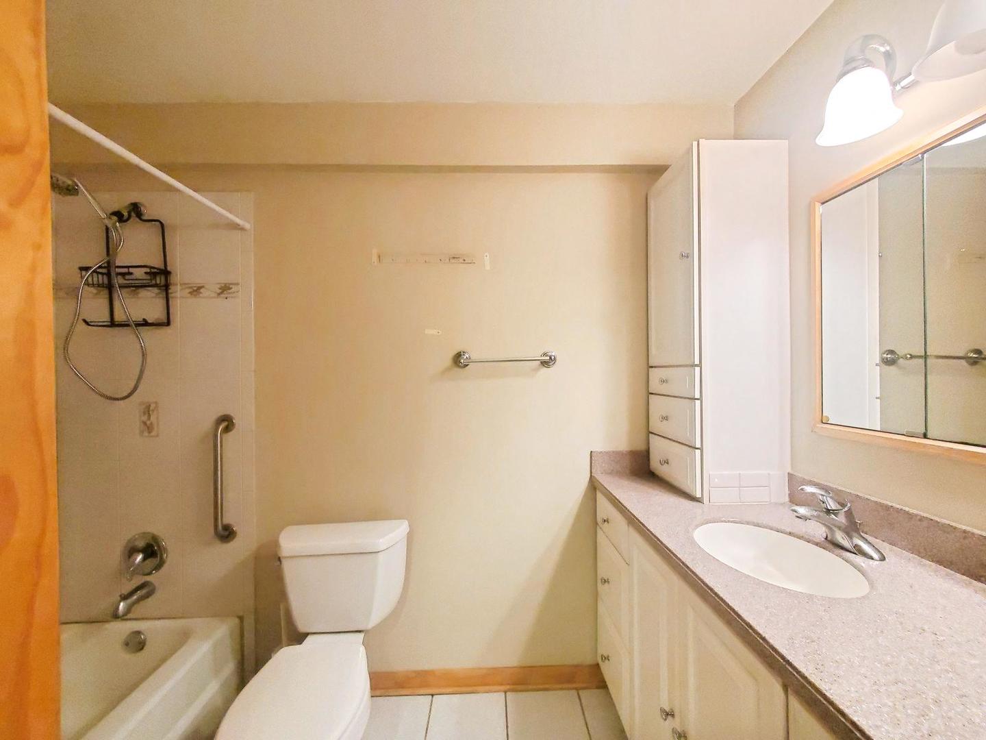 1500 ROBIN Circle #108, Hoffman Estates, IL 60169