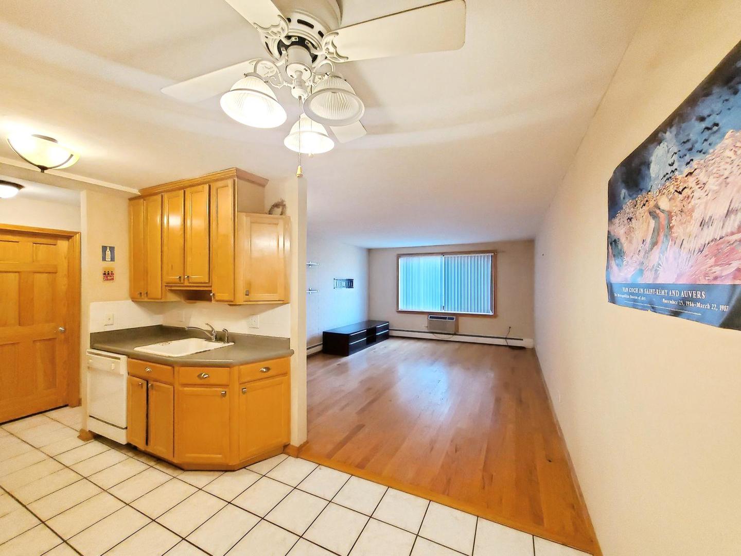 1500 ROBIN Circle #108, Hoffman Estates, IL 60169