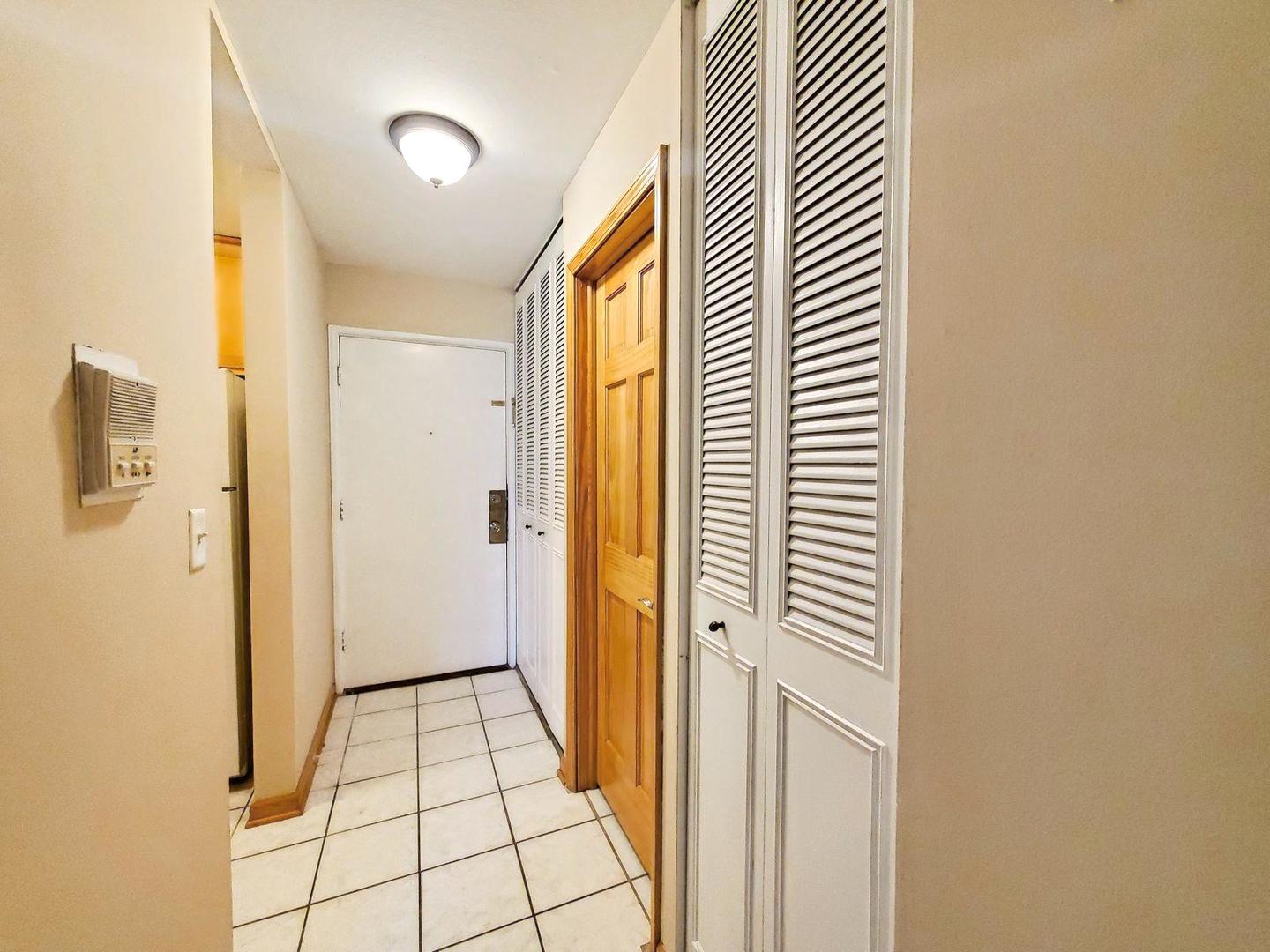 1500 ROBIN Circle #108, Hoffman Estates, IL 60169