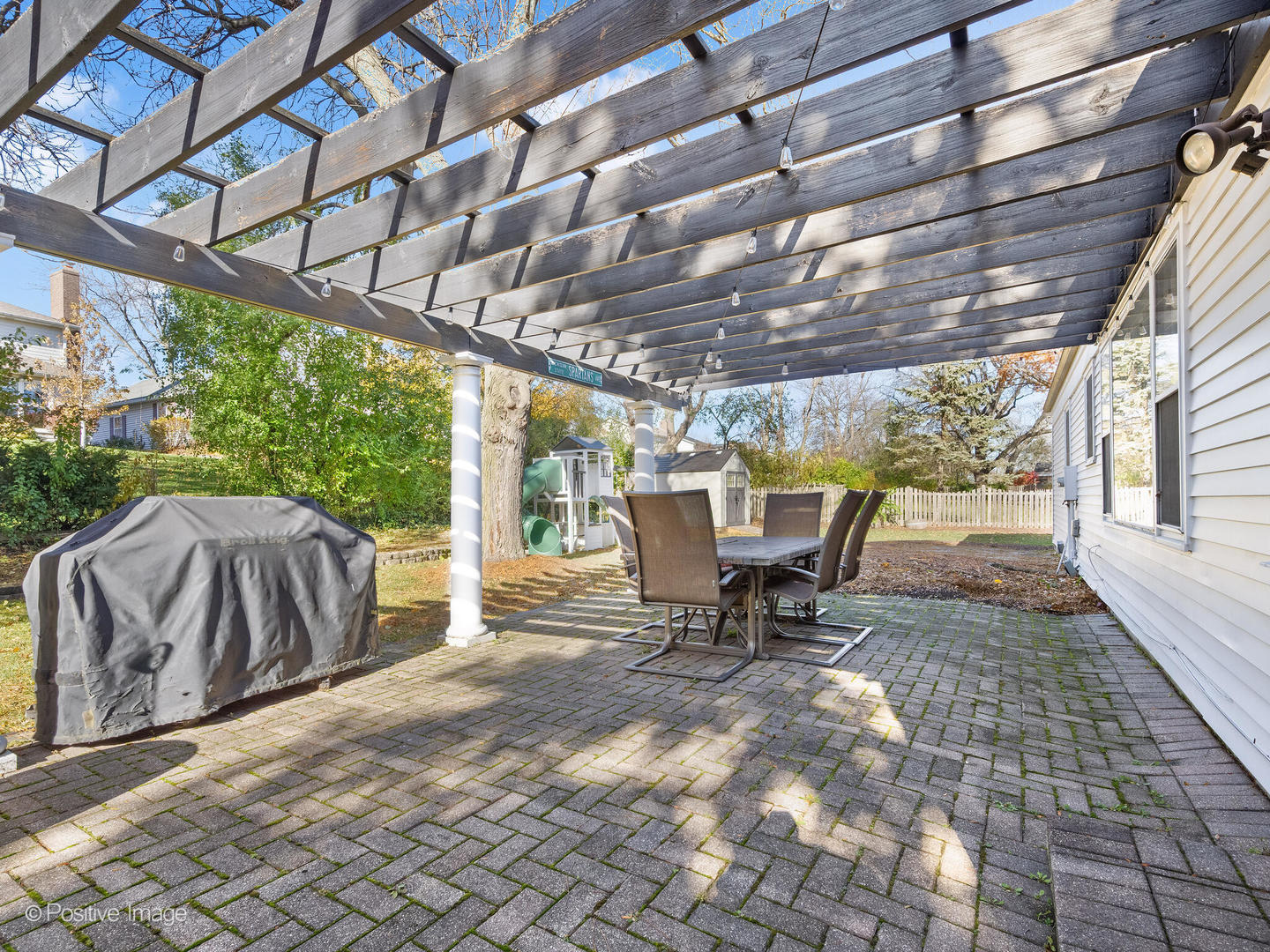 2S386 SENECA Drive, Wheaton, IL 60189