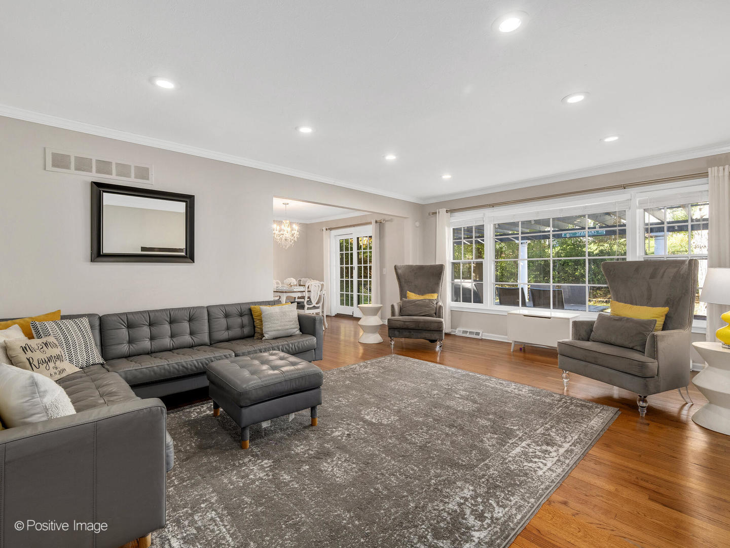 2S386 SENECA Drive, Wheaton, IL 60189