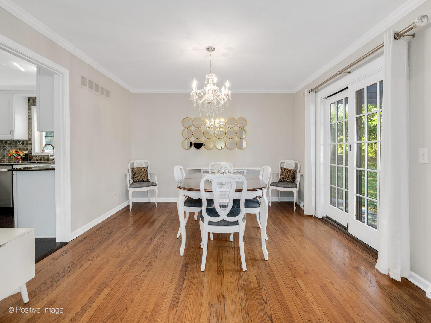 2S386 SENECA Drive, Wheaton, IL 60189