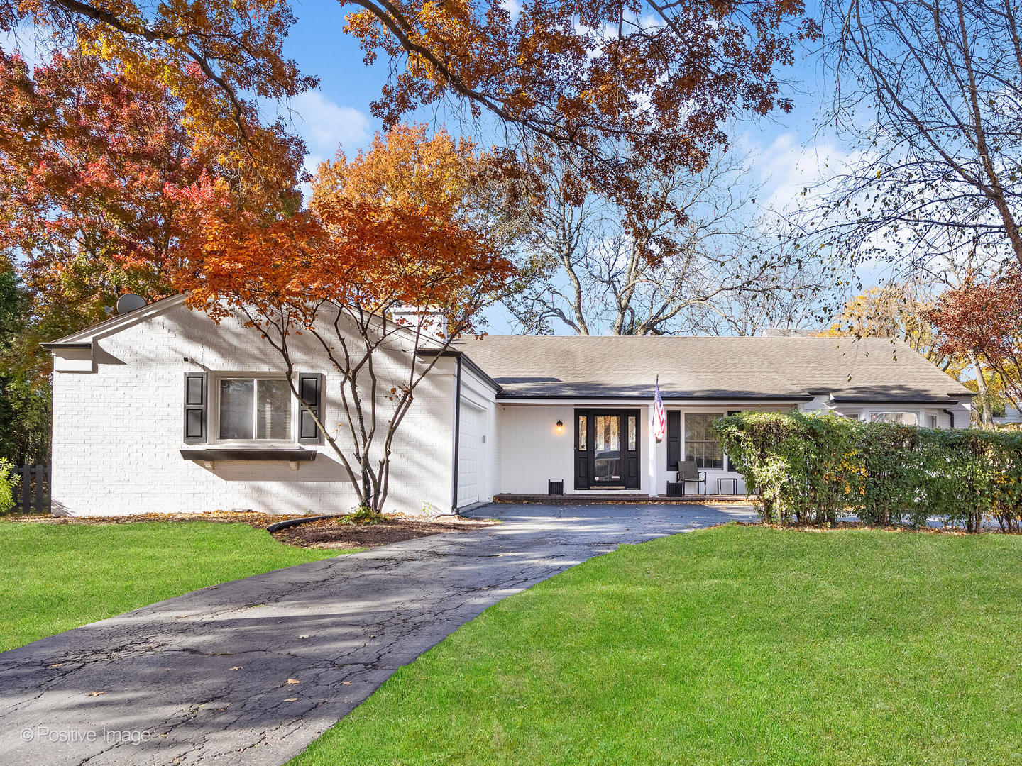 2S386 SENECA Drive, Wheaton, IL 60189