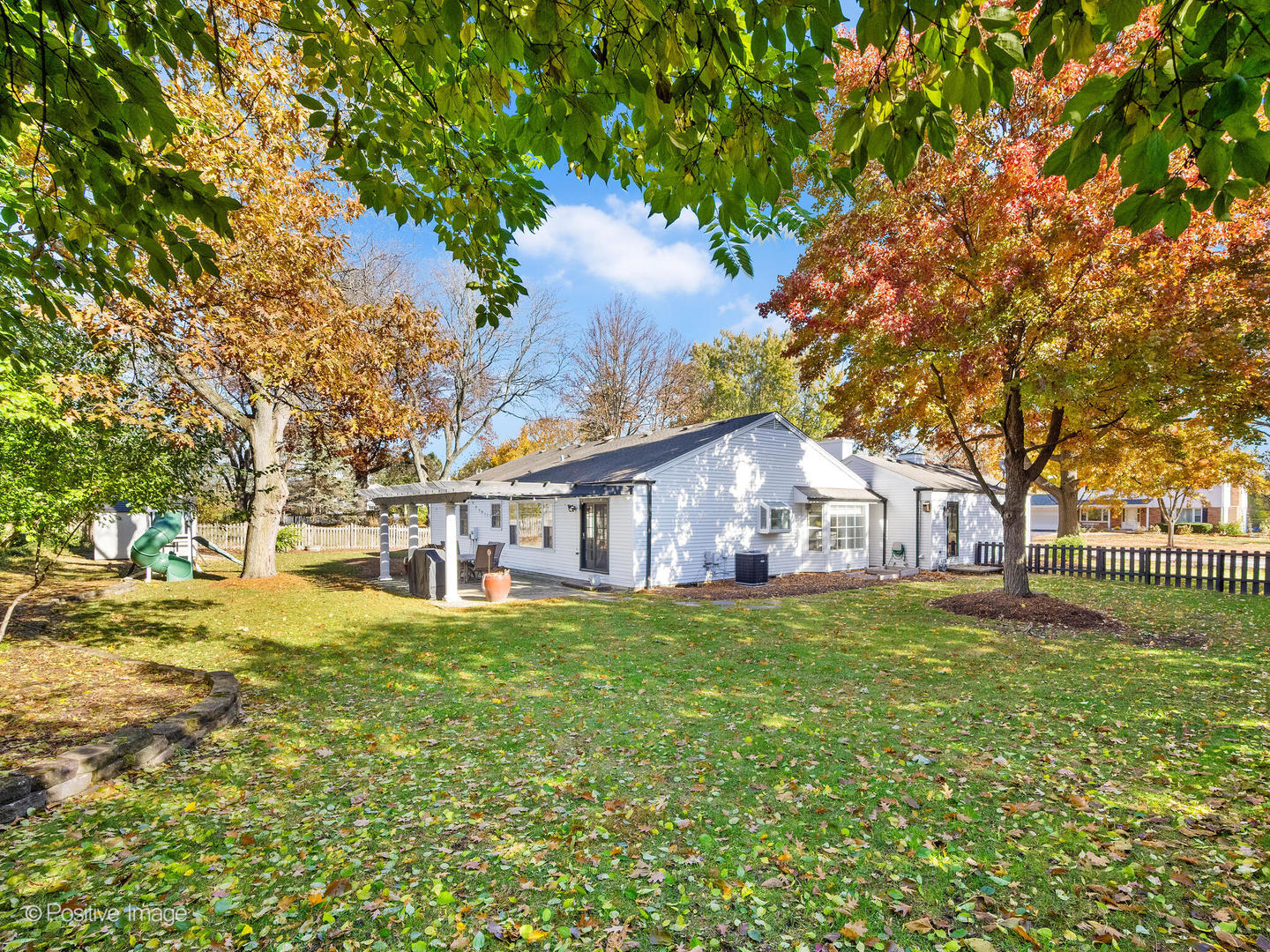 2S386 SENECA Drive, Wheaton, IL 60189