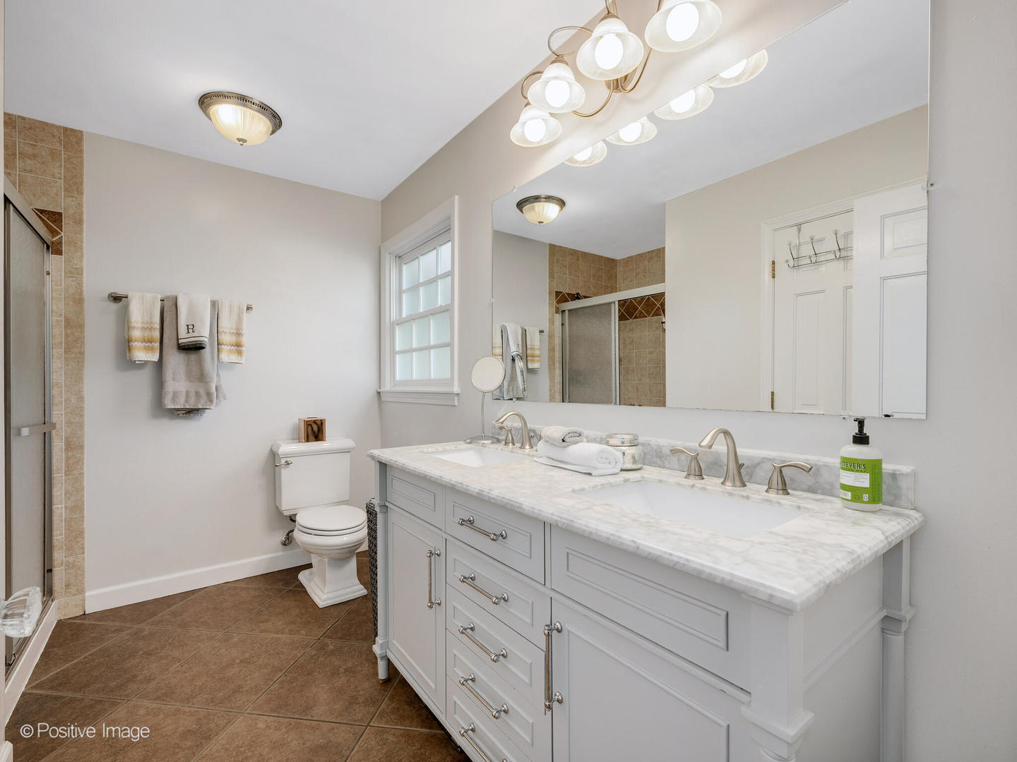 2S386 SENECA Drive, Wheaton, IL 60189