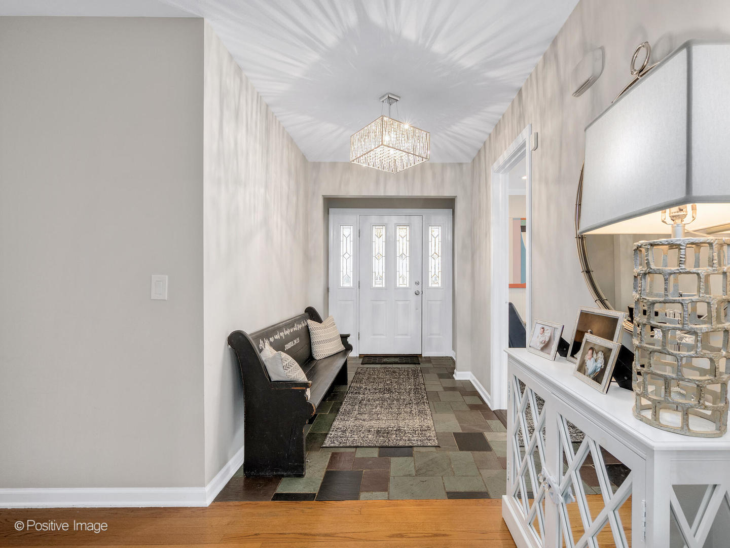 2S386 SENECA Drive, Wheaton, IL 60189