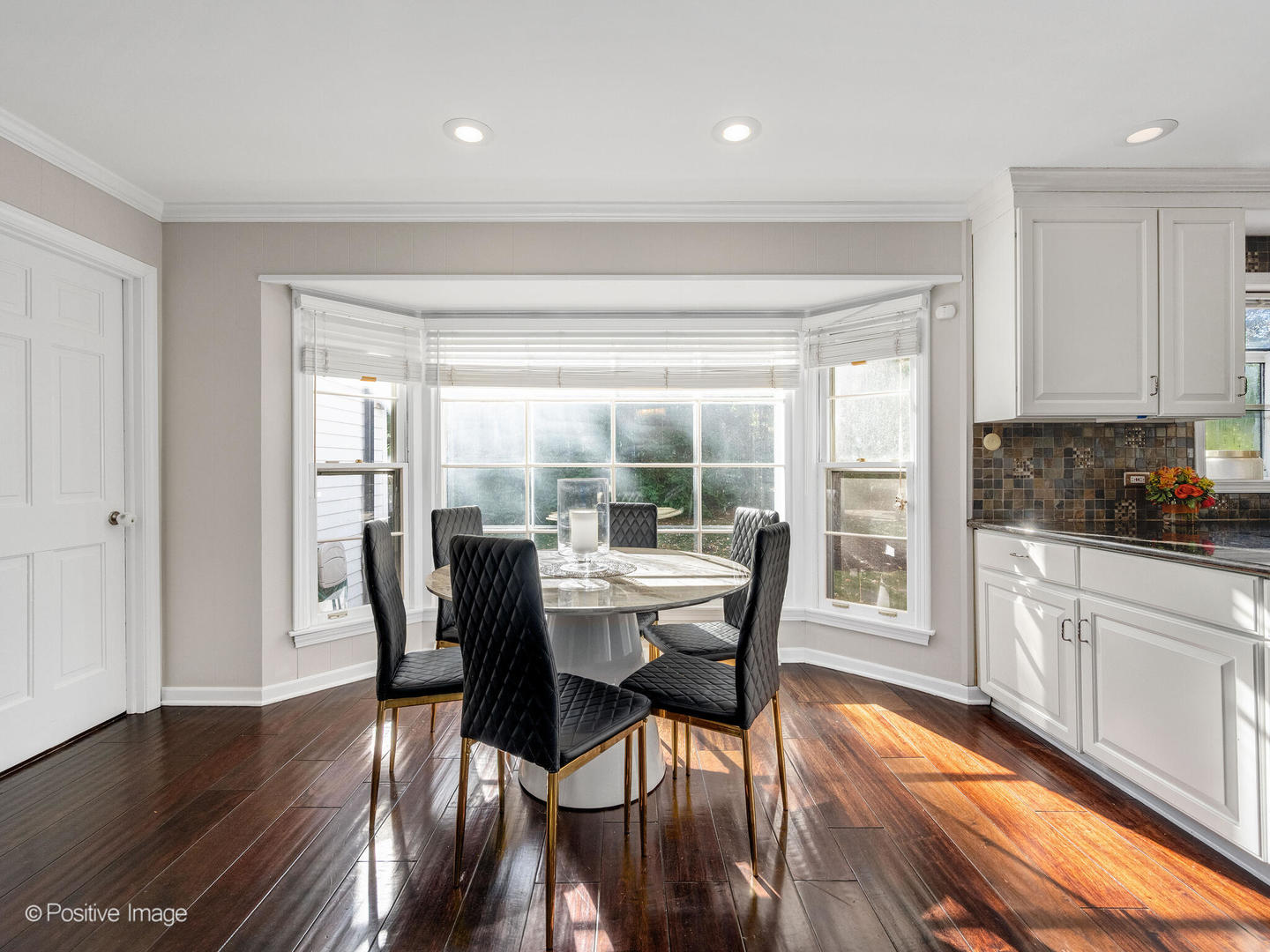 2S386 SENECA Drive, Wheaton, IL 60189