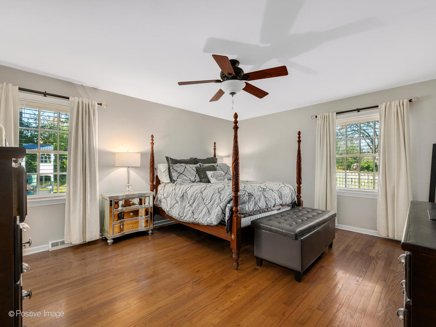 2S386 SENECA Drive, Wheaton, IL 60189