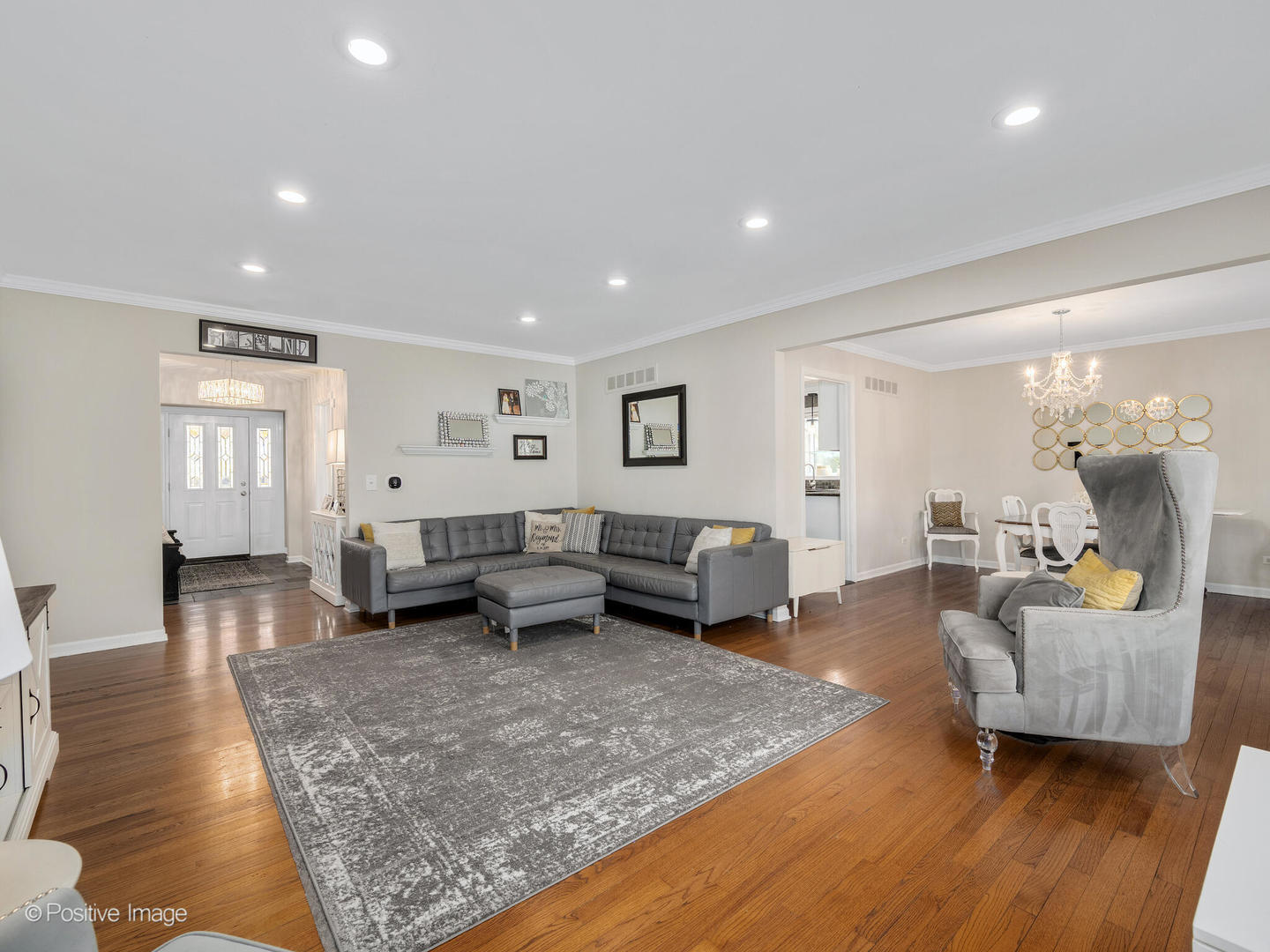 2S386 SENECA Drive, Wheaton, IL 60189