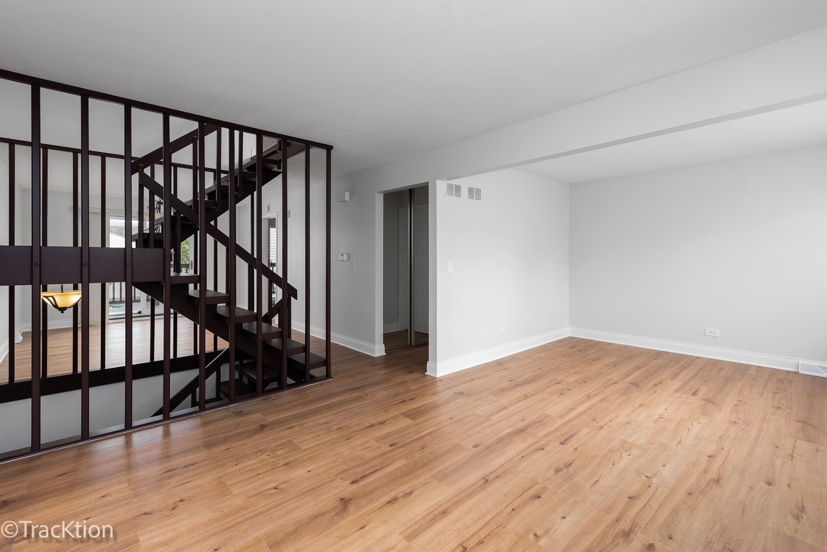 29W425 THORNWOOD Lane, Warrenville, IL 60555