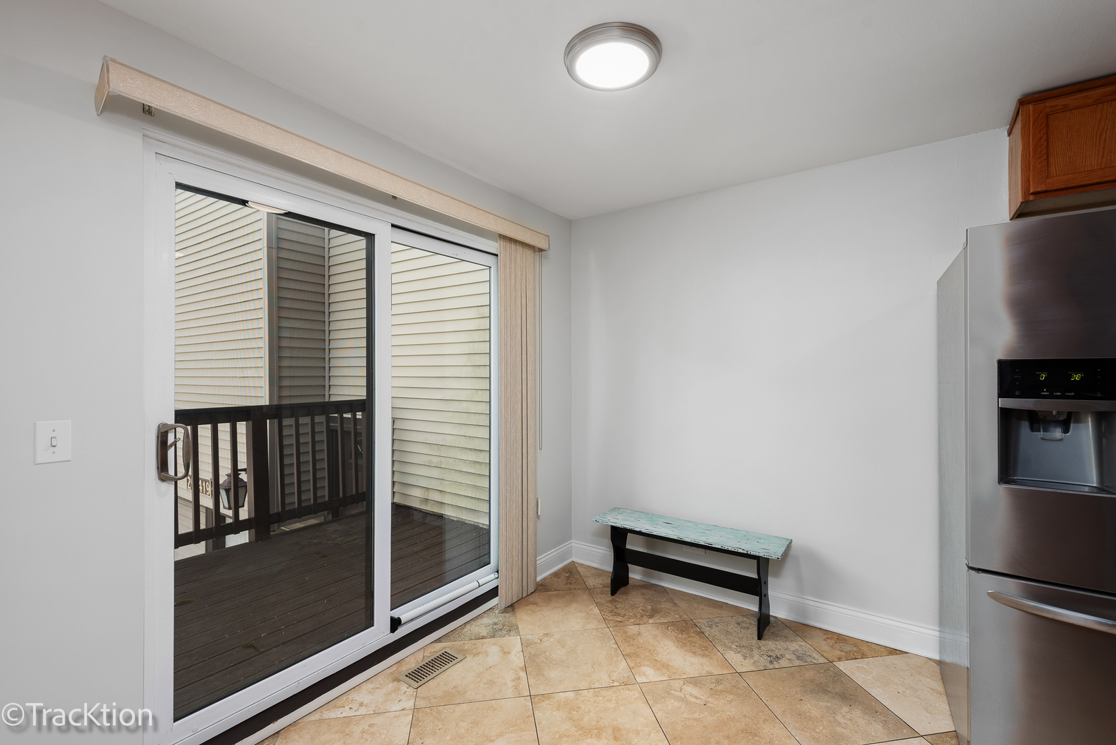 29W425 THORNWOOD Lane, Warrenville, IL 60555