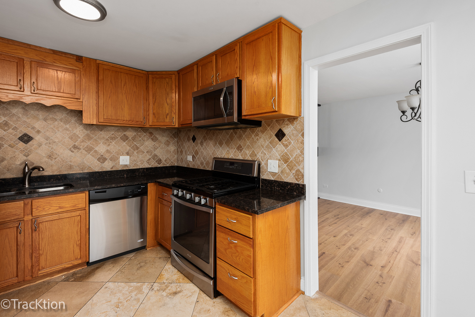 29W425 THORNWOOD Lane, Warrenville, IL 60555