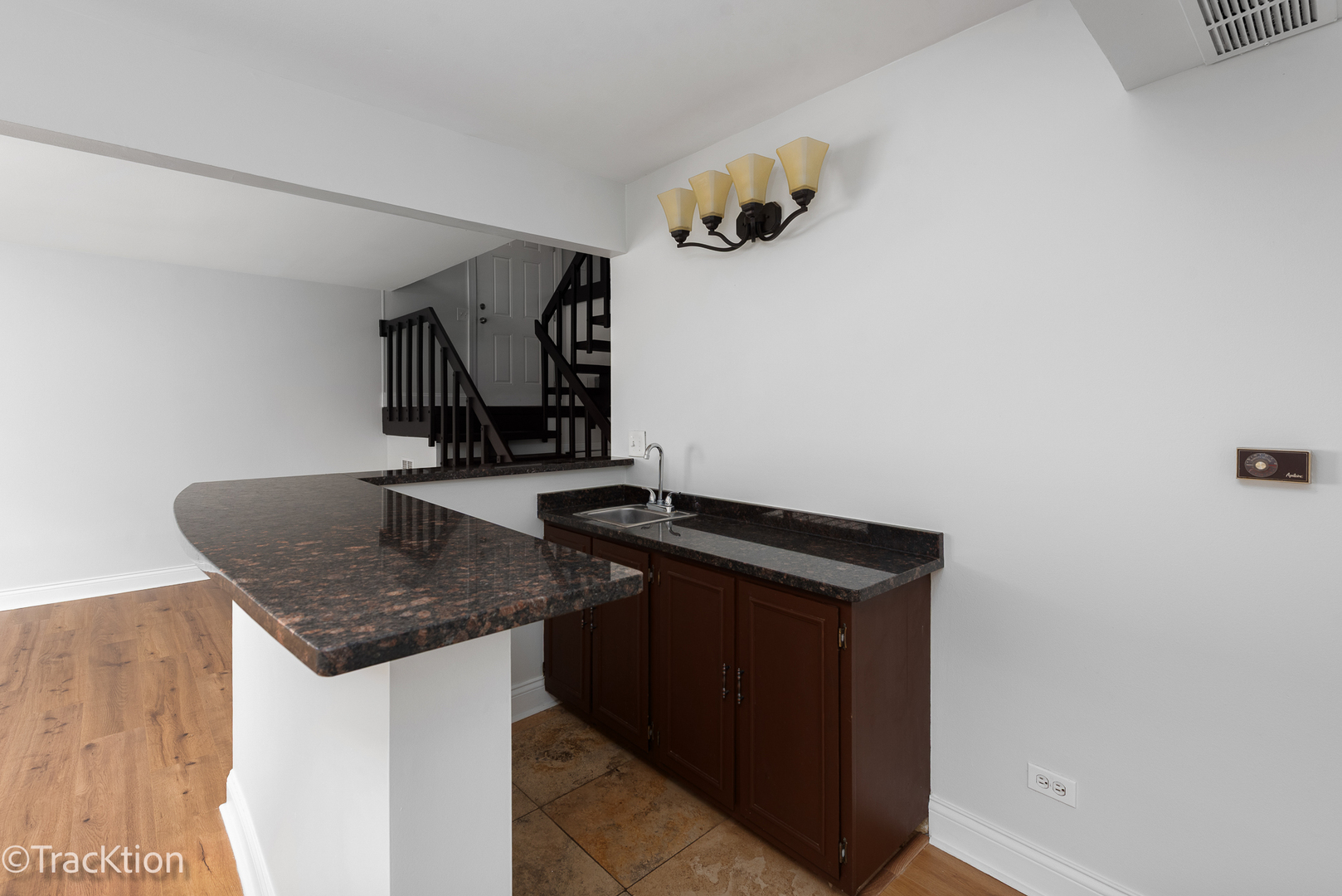 29W425 THORNWOOD Lane, Warrenville, IL 60555