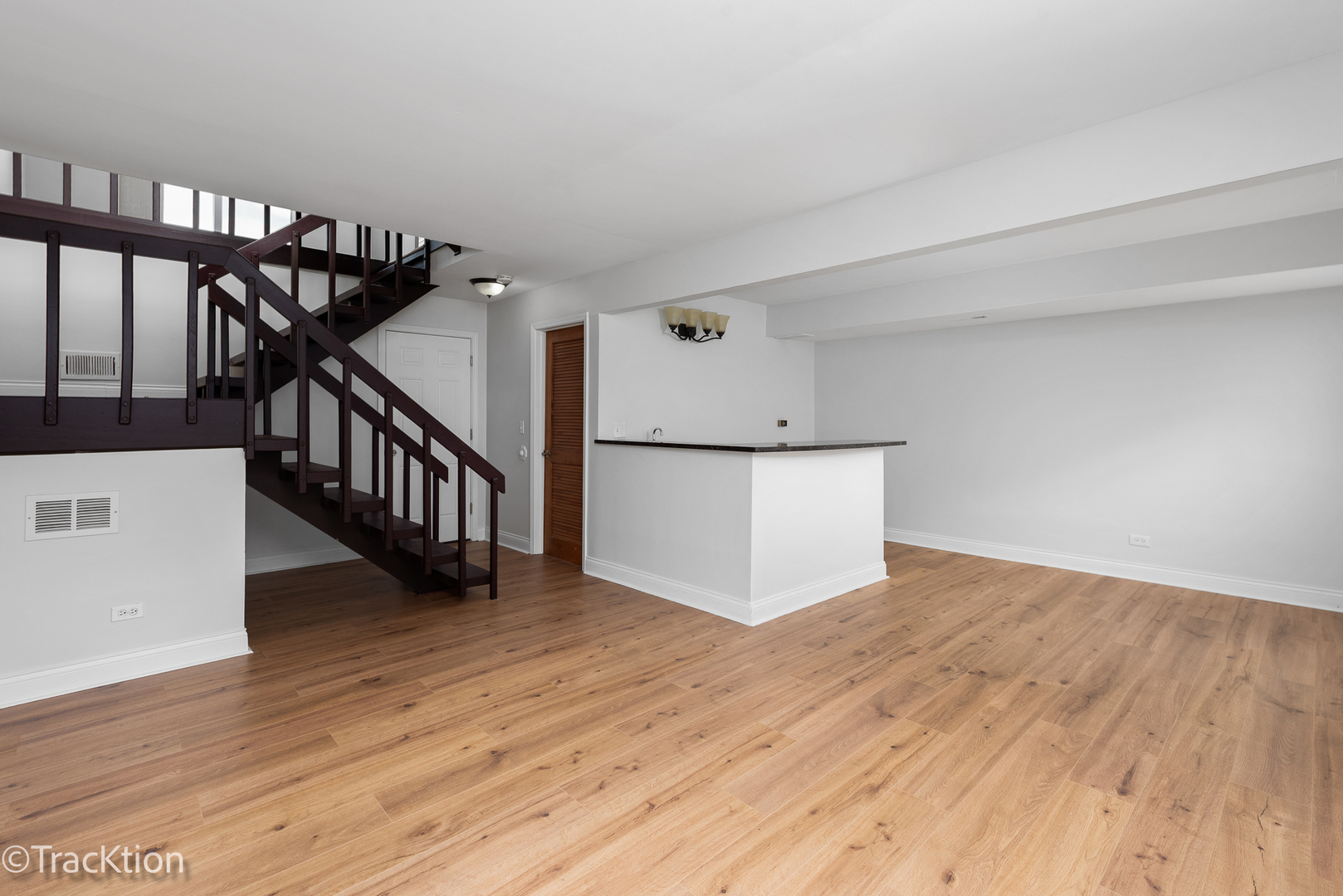 29W425 THORNWOOD Lane, Warrenville, IL 60555