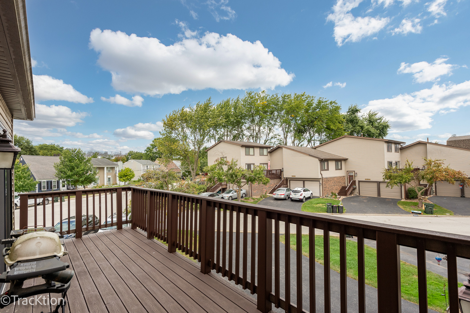 29W425 THORNWOOD Lane, Warrenville, IL 60555