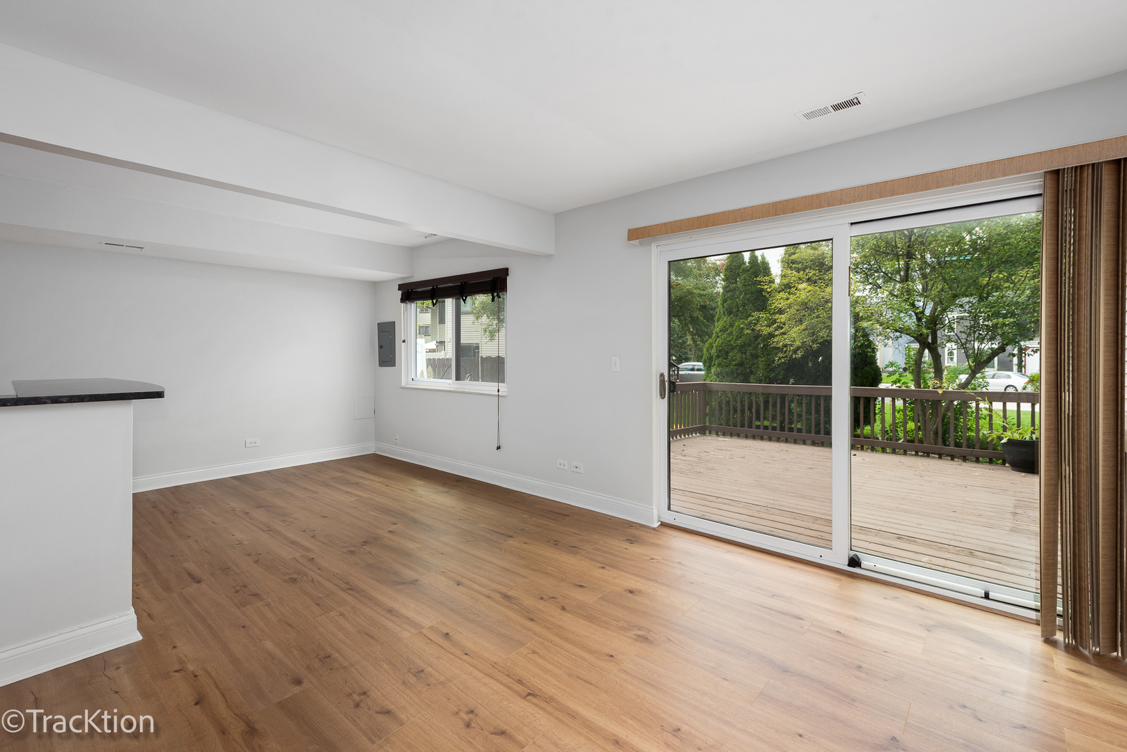 29W425 THORNWOOD Lane, Warrenville, IL 60555