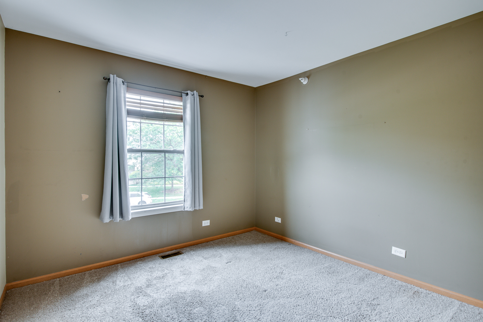 2492 Dickens Drive #2492, Aurora, IL 60503