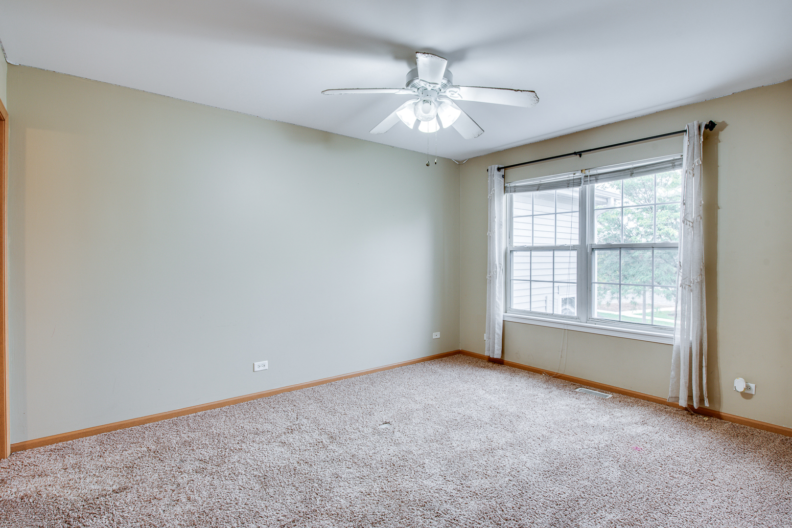 2492 Dickens Drive #2492, Aurora, IL 60503