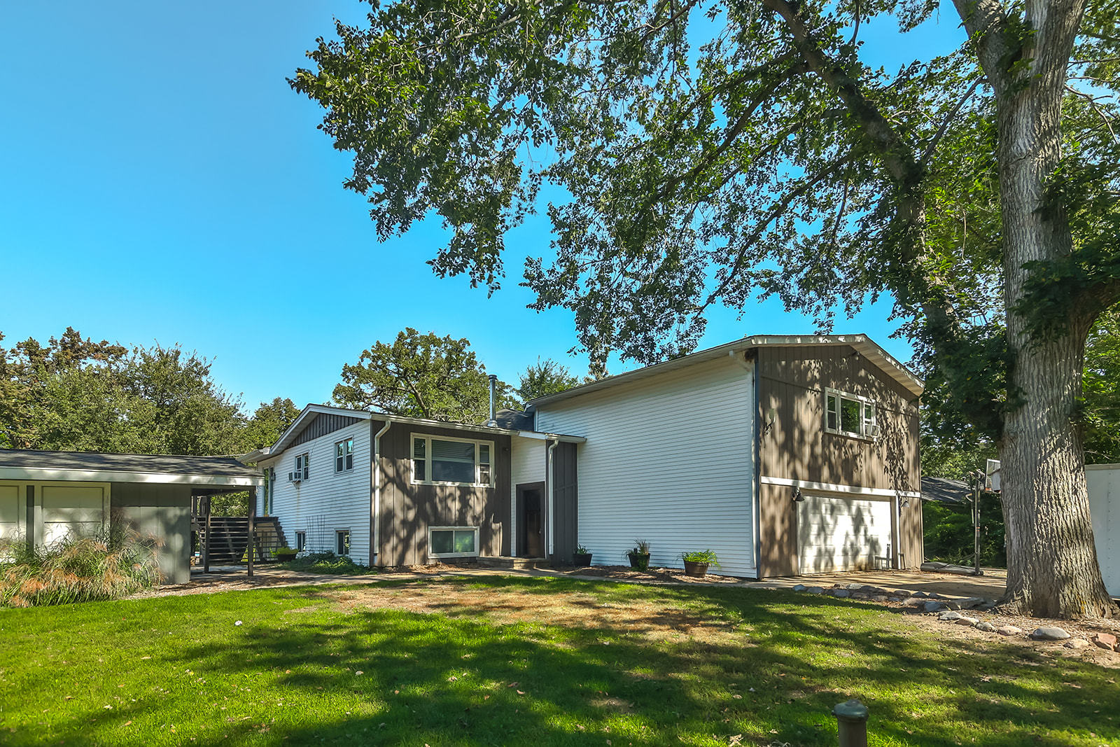 3579 S Bend Road, Rockford, IL 61109