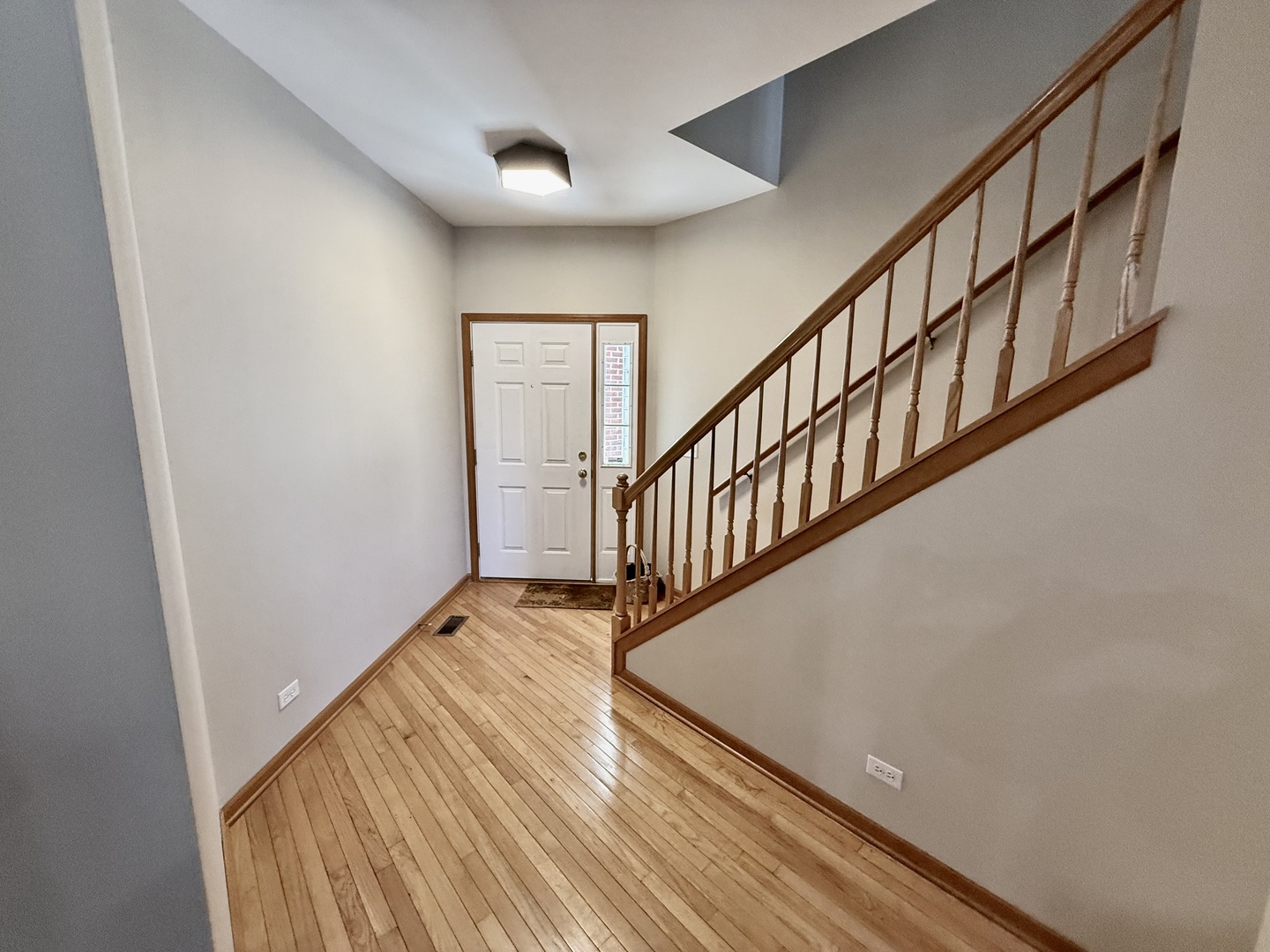 153 Fulbright Lane, Schaumburg, IL 60194