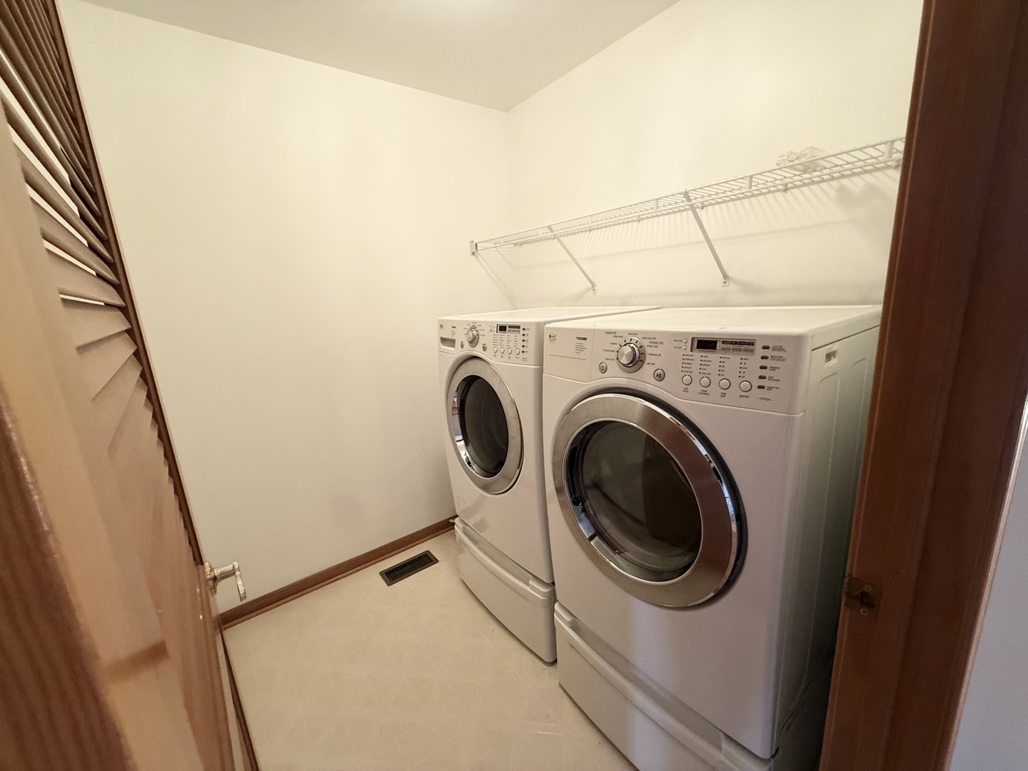 153 Fulbright Lane, Schaumburg, IL 60194