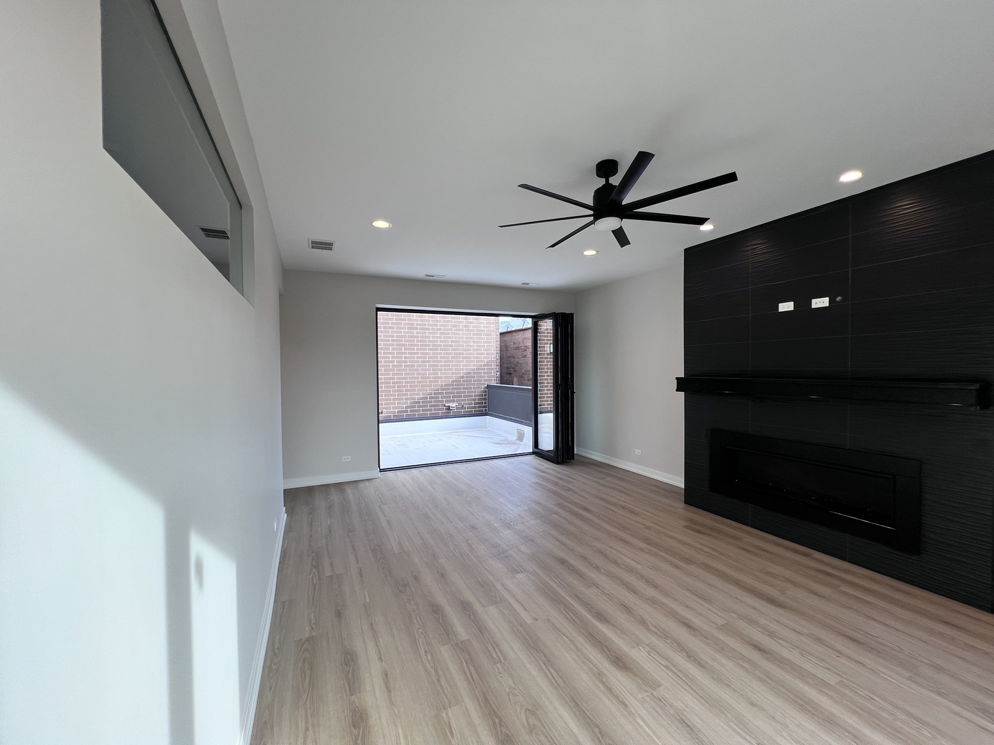 1039 W Belmont Avenue #4, Chicago, IL 60657